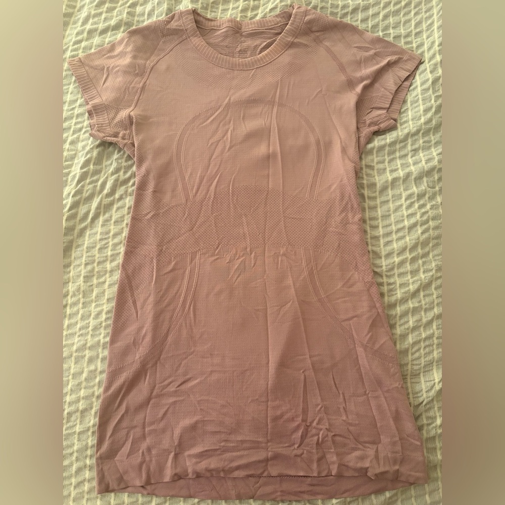 lululemon athletica Mauve Short Sleeve Tee
